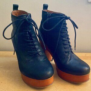 LUCKY BRAND LACE UP BOOT BLACK 6